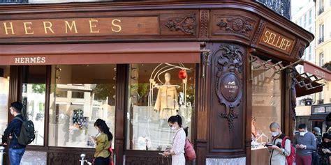 Hermès accorde 4 000 euros de prime exceptionnelle .